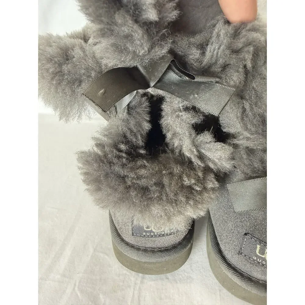 UGG Mini Bailey Bow II Boots Gray Suede Women’s Size 9 Cozy Winter Shoes.